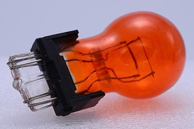 P27/7W Zweifadenlampe, Glühbirne
